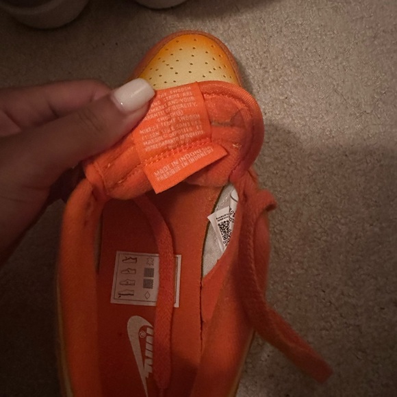 Orange magma dunks. Bought but only wore once. - Picture 4 of 4